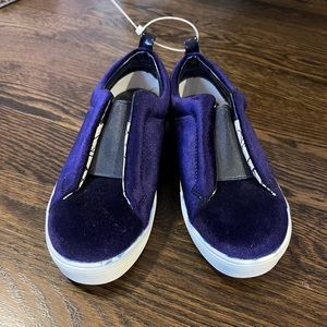 Sam Edelman girl’s slip on velour sneakers. Never worn